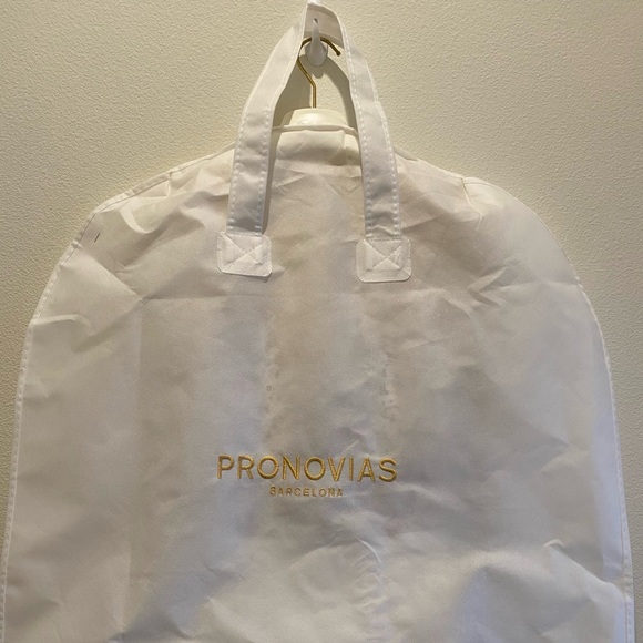 Atelier Pronovias Vicenta 2 (fits like 0) - Picture 7 of 9